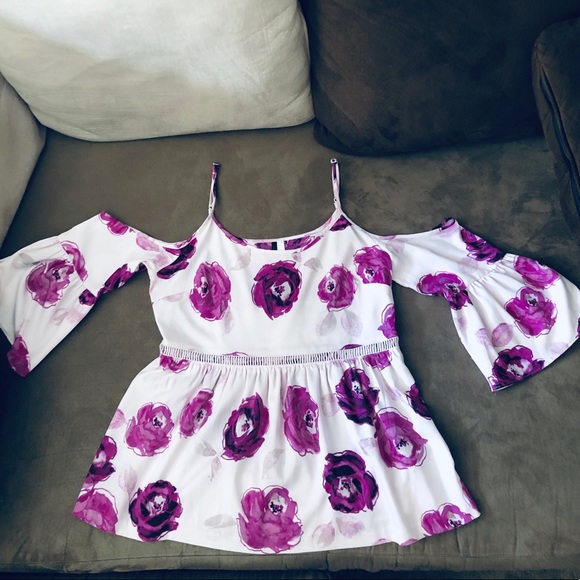 Kensie Tops - Kenzie Floral Cold Shoulder Blouse Kensie Tops - Kenzie Floral Cold Shoulder Blouse